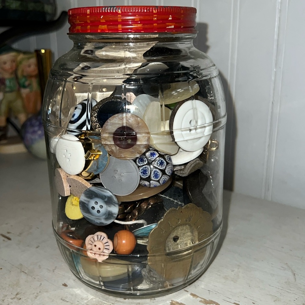 Vintage glass biscuits jar of vintage & antique buttons Bakelite MOP crystal